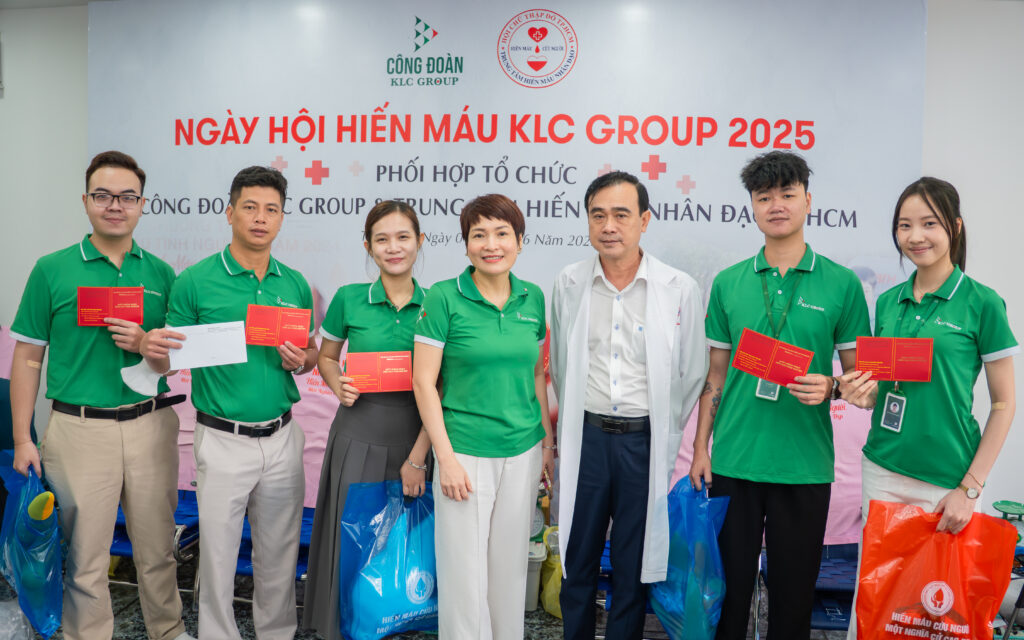 Đại diện Trung tâm Hiến máu nhân đạo TP.HCM, bác sĩ Lê Hồng Tâm gửi lời cảm ơn đến KLC Group đã phối hợp tổ chức và tích cực tham gia ngày hội hiến máu 2025.