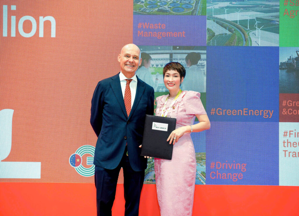 Phó Tổng Giám đốc Đặng Thị Hương Giang cùng Đại sứ Đặc mệnh toàn quyền Vương quốc Hà Lan tại Việt Nam Kees van Baar tại GEFE 2024