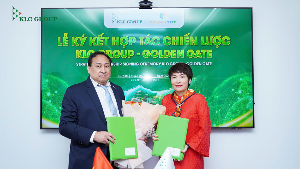 Bà Đặng Thị Hương Giang và TS. William L. Nolten ký kết hợp tác bền chặt giữa KLC Group và Golden Gate BCE.